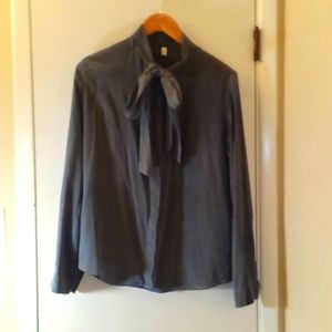 Lilysilk green silk top gorgeous and elegant.